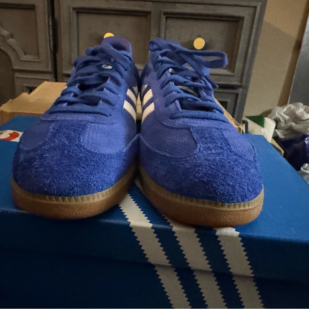 Adidas samba in blue color way. Shoe is made of suede material. Size 13